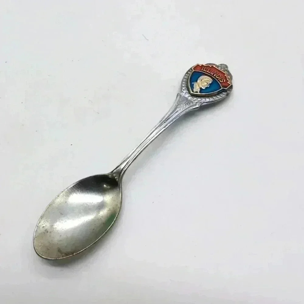 Vintage Illinois Souvenir Engraved spoon Kitschy cool!!